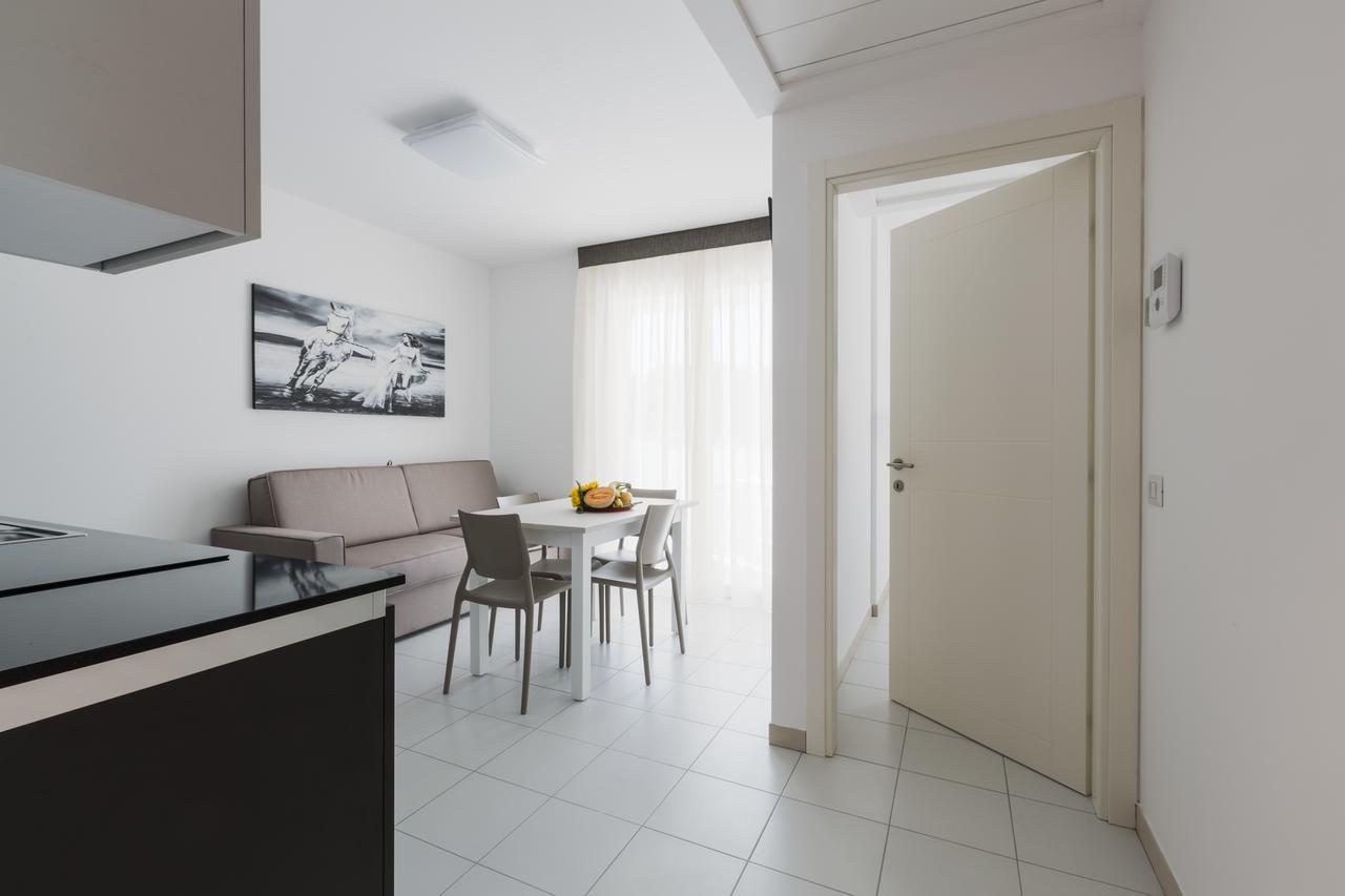 Residence Perla Verde Ричоне Екстериор снимка